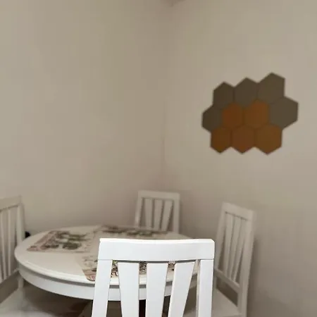 Blue Courtyard Not Valid 巴里